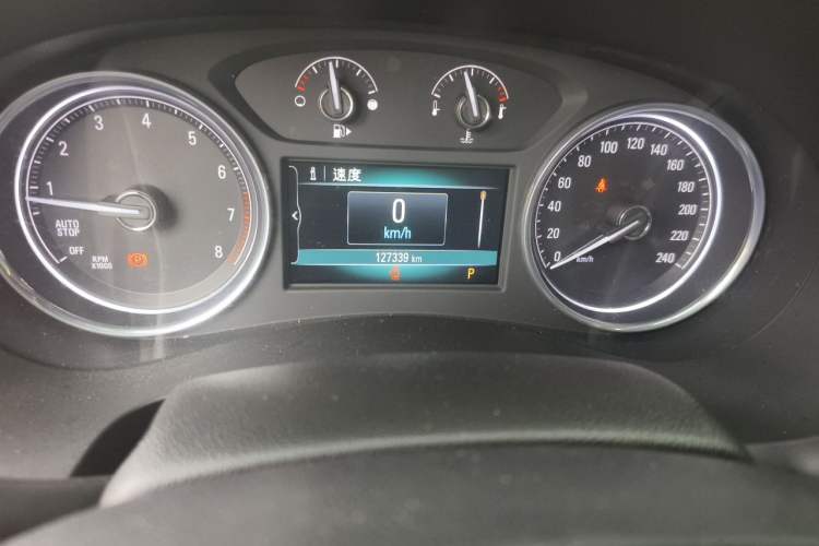Used Buick LaCrosse 2018 28T Elite Edition Odometer Close Up
