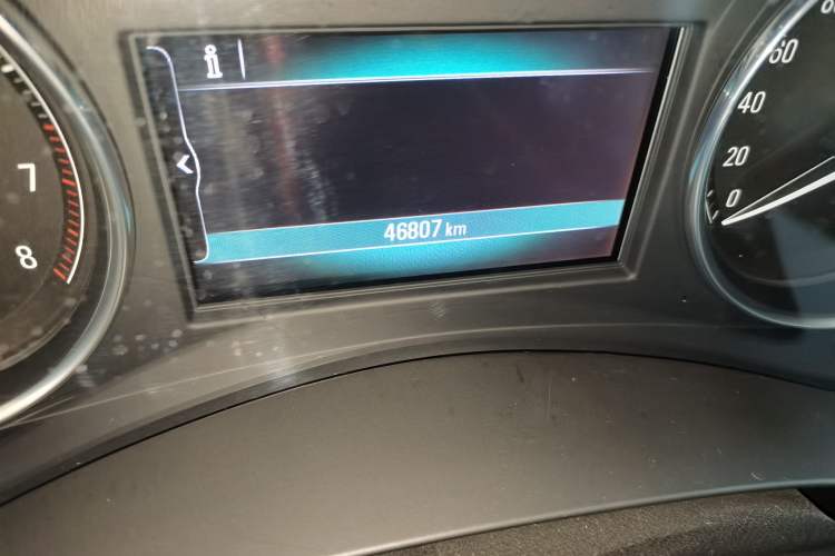 Used Buick LaCrosse 2018 20T Elite Edition Odometer Close Up