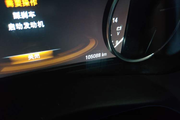 Used Buick LaCrosse 2018 20T Luxury Model Odometer Close Up