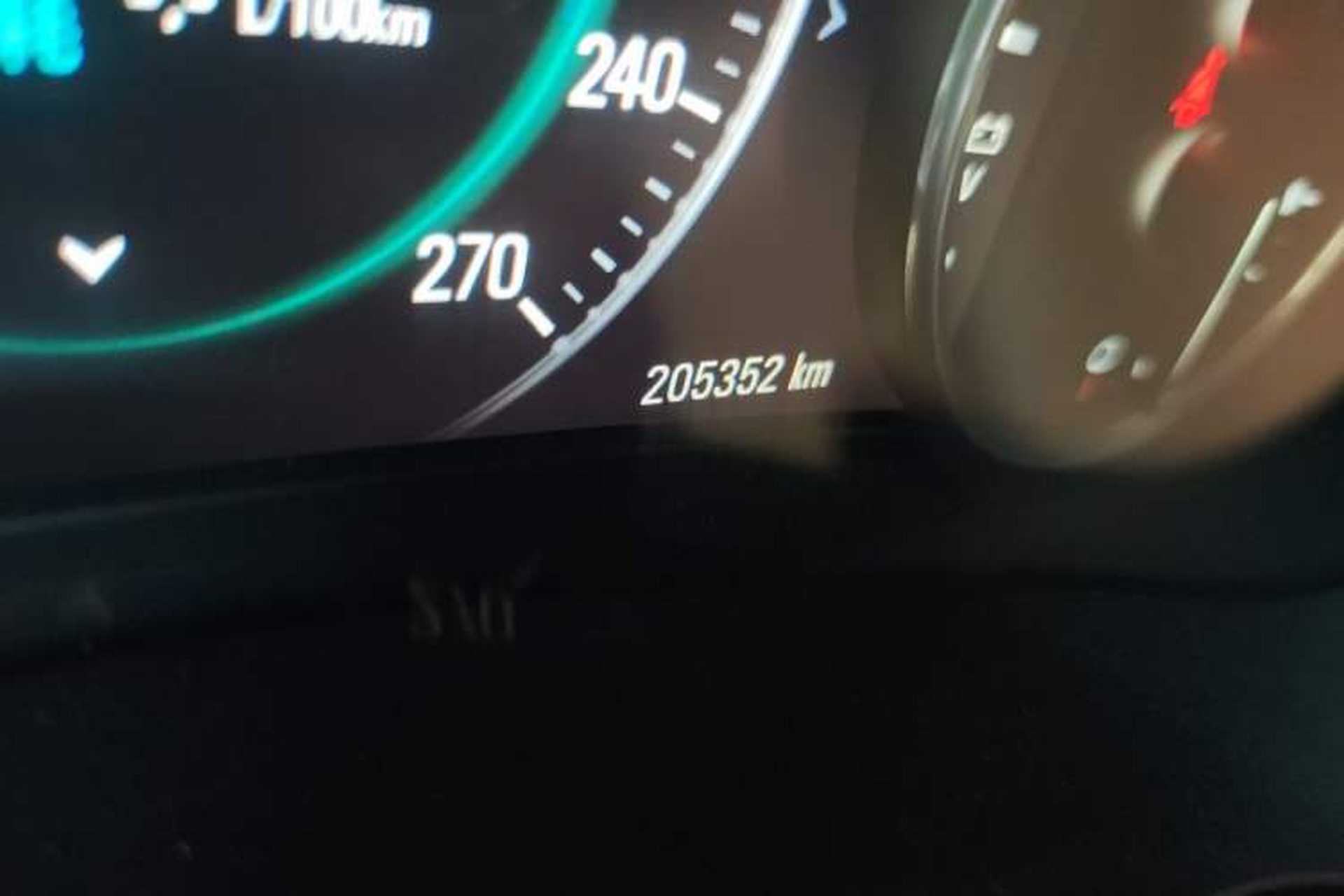 Used Buick LaCrosse 2018 28T Luxury Model Odometer Close Up