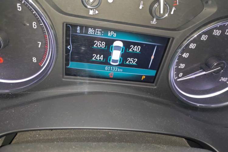 Used Buick LaCrosse 2018 20T Elite Edition Odometer Close Up