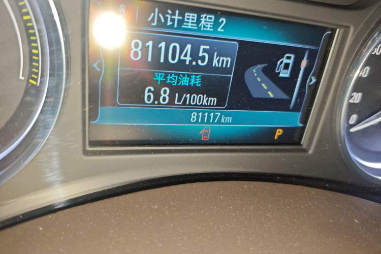 Used Buick LaCrosse 2018 30H Elite Edition Odometer Close Up
