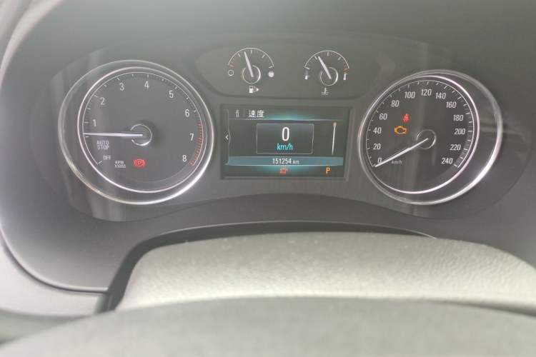 Used Buick LaCrosse 2018 20T Elite Edition Odometer Close Up