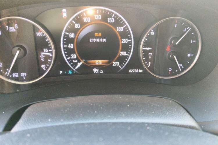 Used Buick LaCrosse 2018 28T Luxury Model Odometer Close Up