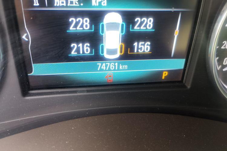 Used Buick LaCrosse 2018 30H Elite Edition Odometer Close Up