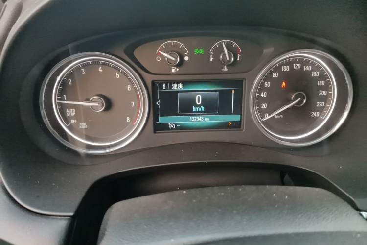 Used Buick LaCrosse 2018 20T Elite Edition Odometer Close Up