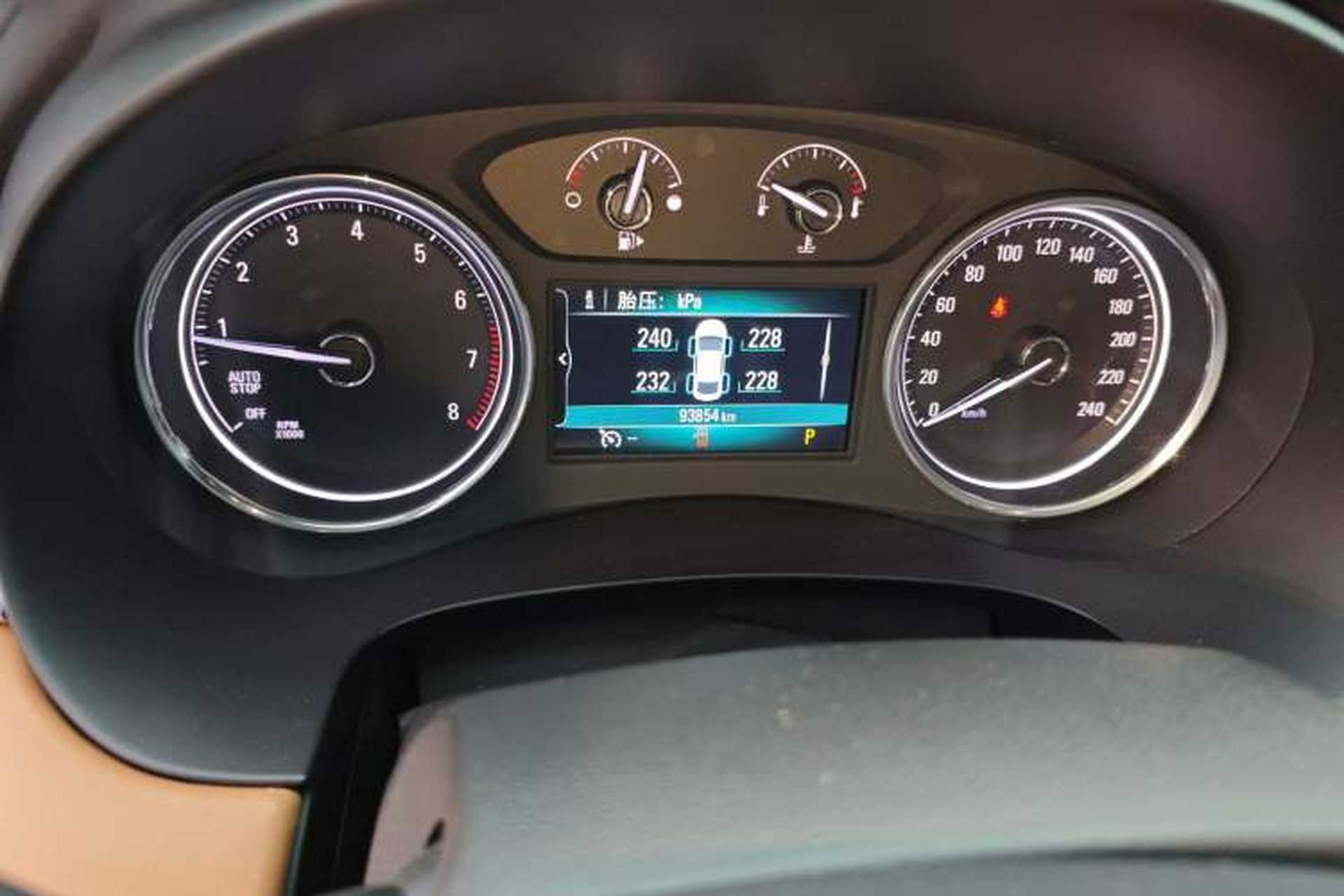 Used Buick LaCrosse 2018 28T Elite Edition Odometer Close Up