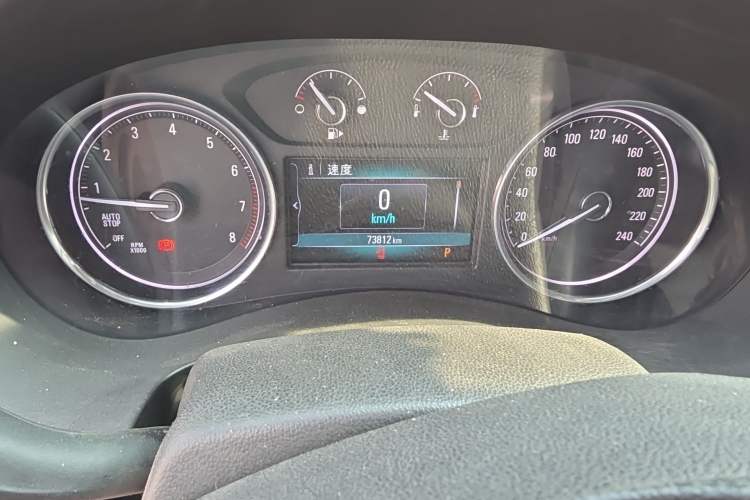Used Buick LaCrosse 2018 20T Elite Edition Odometer Close Up