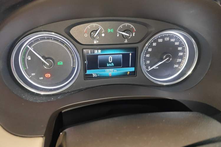 Used Buick LaCrosse 2018 30H Elite Edition Odometer Close Up