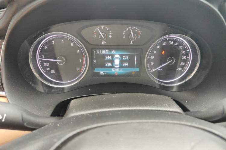 Used Buick LaCrosse 2018 20T Leading Model Odometer Close Up