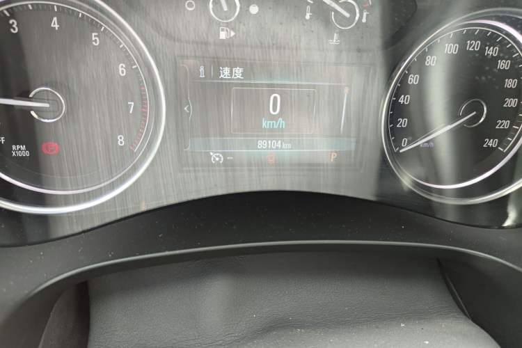 Used Buick LaCrosse 2018 20T Elite Edition Odometer Close Up