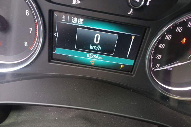 Used Buick LaCrosse 2018 28T Elite Edition Odometer Close Up