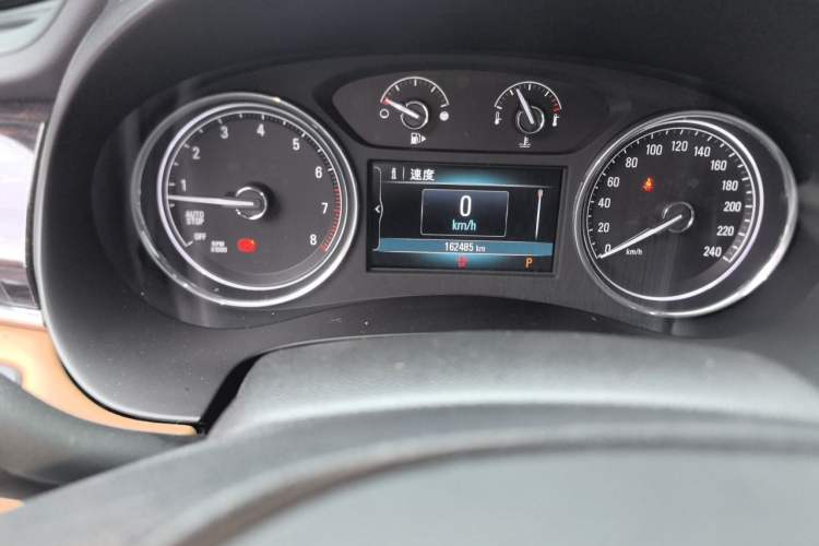 Used Buick LaCrosse 2018 28T Elite Edition Odometer Close Up