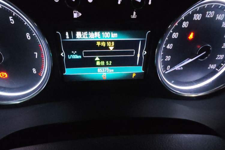 Used Buick LaCrosse 2018 28T Elite Edition Odometer Close Up