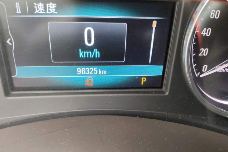 Used Buick LaCrosse 2018 30H Elite Edition Odometer Close Up
