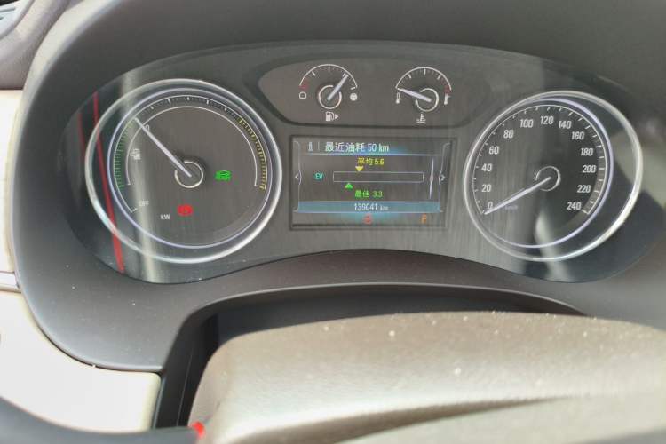 Used Buick LaCrosse 2018 30H Elite Edition Odometer Close Up