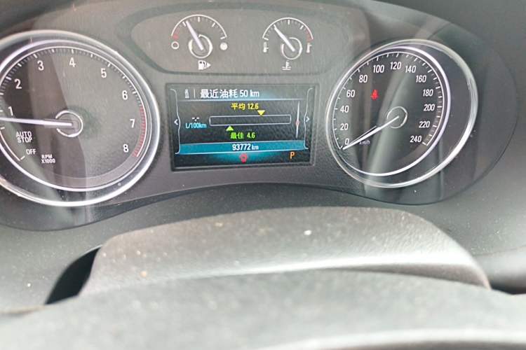 Used Buick LaCrosse 2018 28T Elite Edition Odometer Close Up