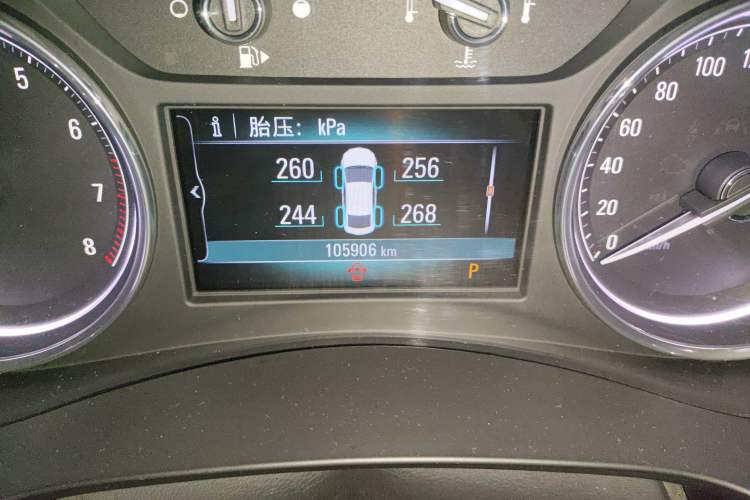 Used Buick LaCrosse 2018 20T Elite Edition Odometer Close Up