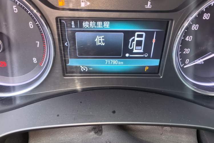 Used Buick LaCrosse 2018 20T Elite Edition Odometer Close Up