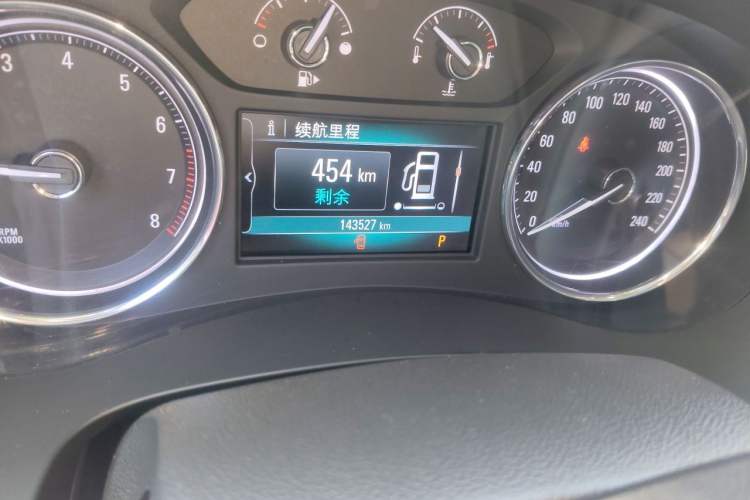 Used Buick LaCrosse 2018 20T Elite Edition Odometer Close Up