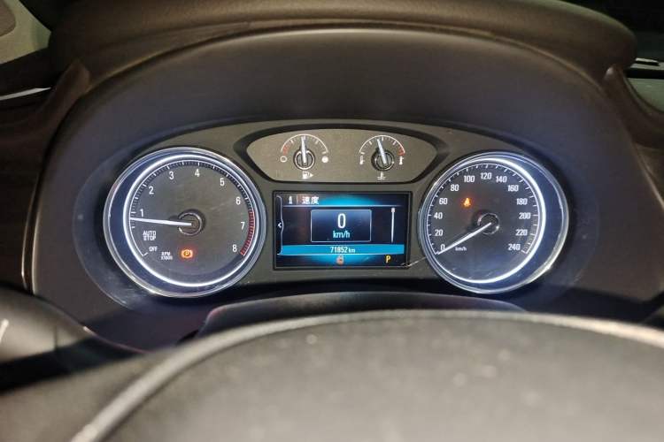 Used Buick LaCrosse 2018 20T Elite Edition Odometer Close Up