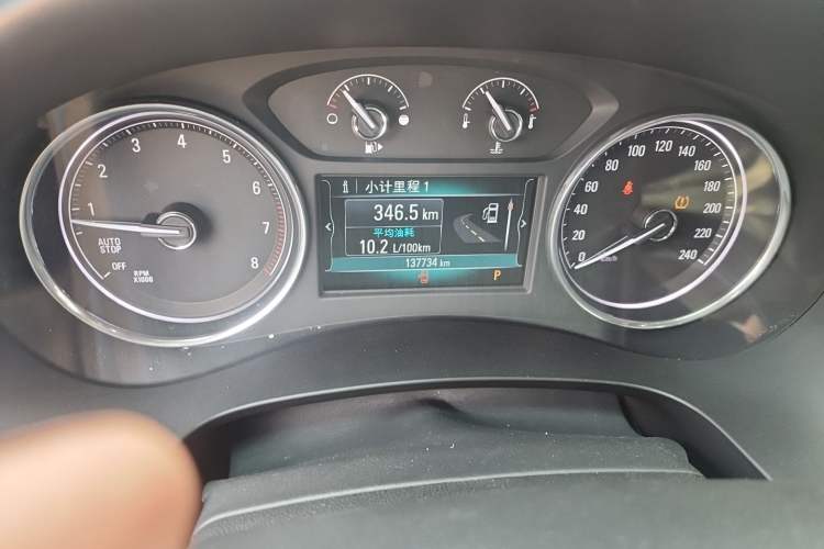 Used Buick LaCrosse 2018 20T Elite Edition Odometer Close Up