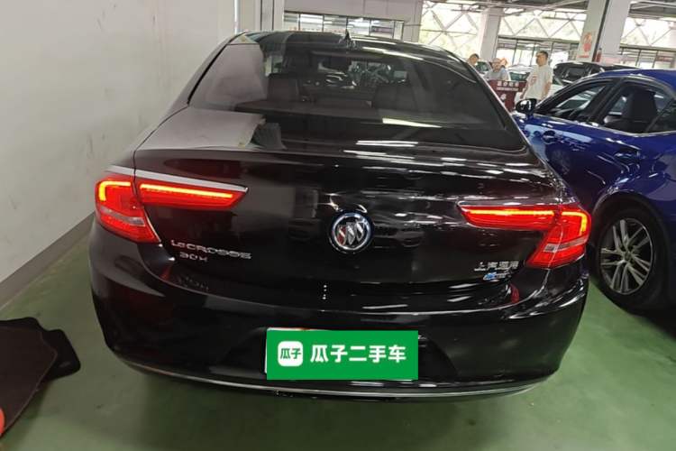 Used Buick LaCrosse 2018 30H Elite Edition Rear