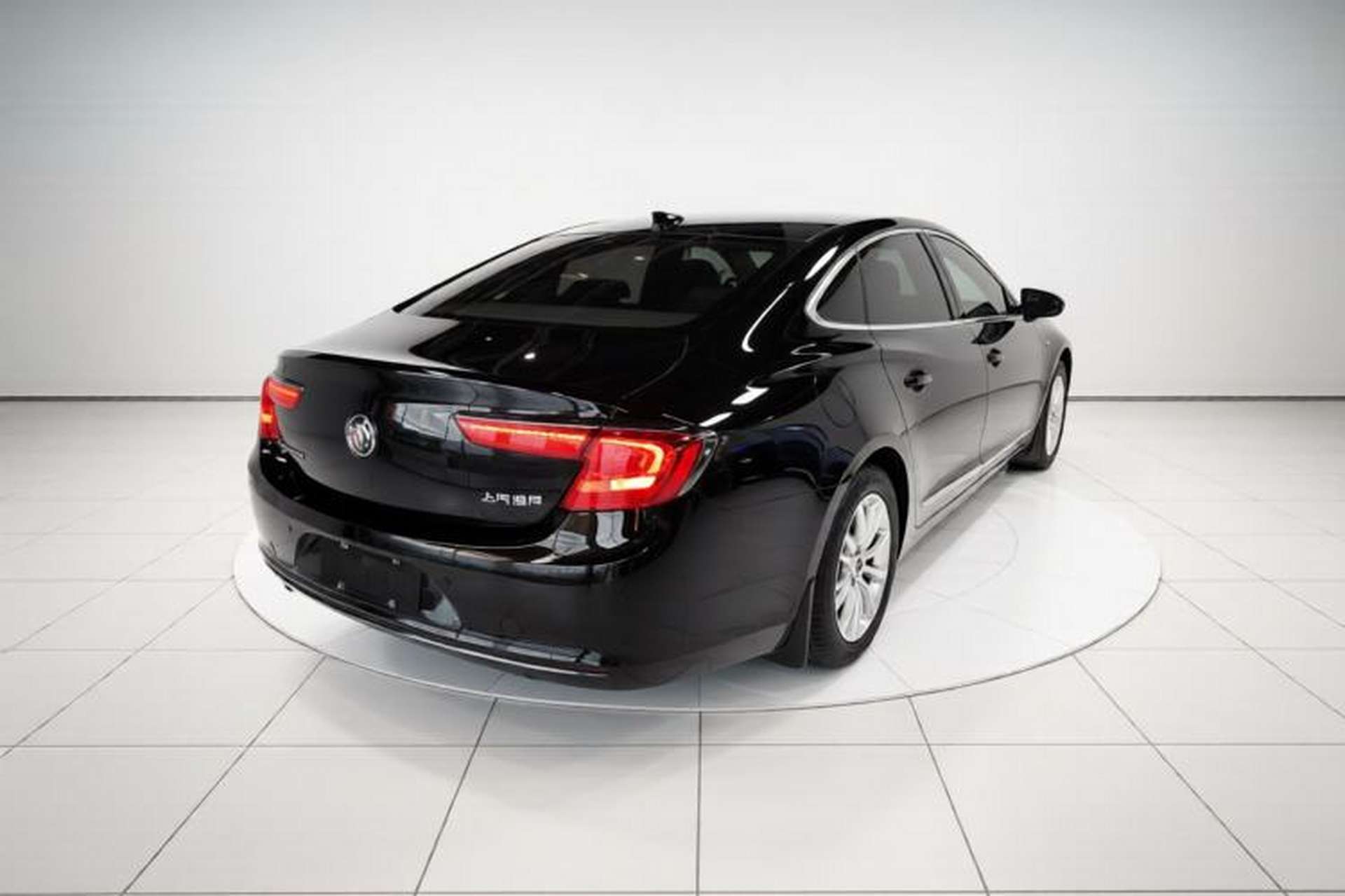 Used Buick LaCrosse 2018 20T Elite Edition Rear Right 45 Deg