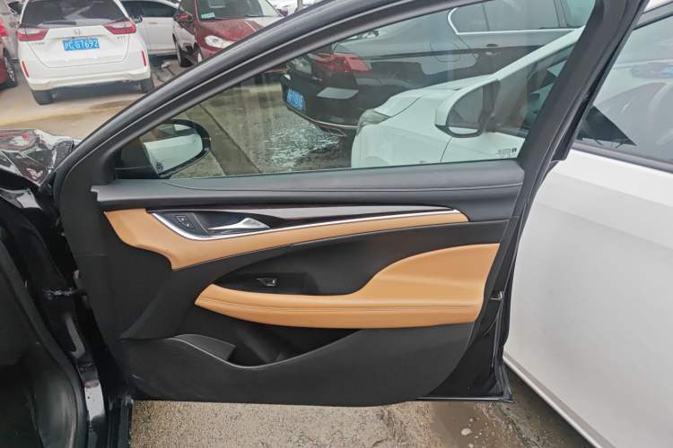 Used Buick LaCrosse 2018 28T Elite Edition Right Front Door Interior