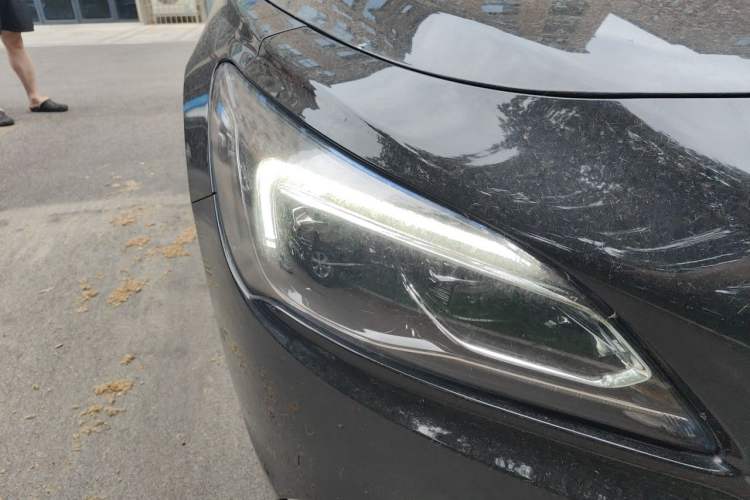 Used Buick LaCrosse 2018 28T Elite Edition Right Front Headlight