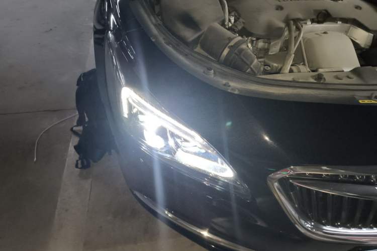 Used Buick LaCrosse 2018 28T Elite Edition Right Front Headlight