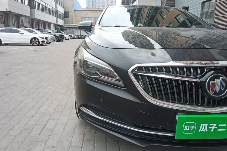 Used Buick LaCrosse 2018 28T Luxury Model Right Front Headlight