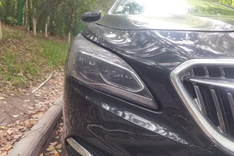 Used Buick LaCrosse 2018 28T Luxury Model Right Front Headlight