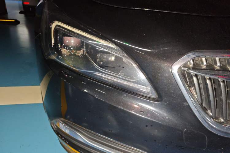 Used Buick LaCrosse 2018 30H Elite Edition Right Front Headlight