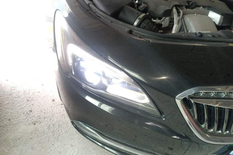 Used Buick LaCrosse 2018 28T Luxury Model Right Front Headlight