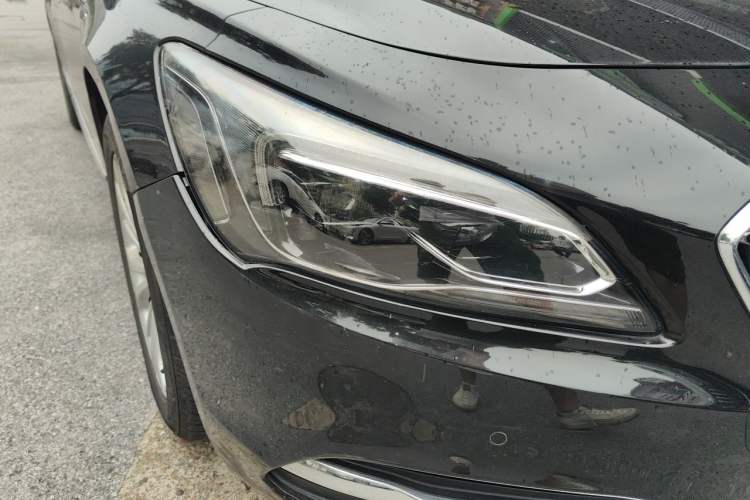 Used Buick LaCrosse 2018 20T Leading Model Right Front Headlight