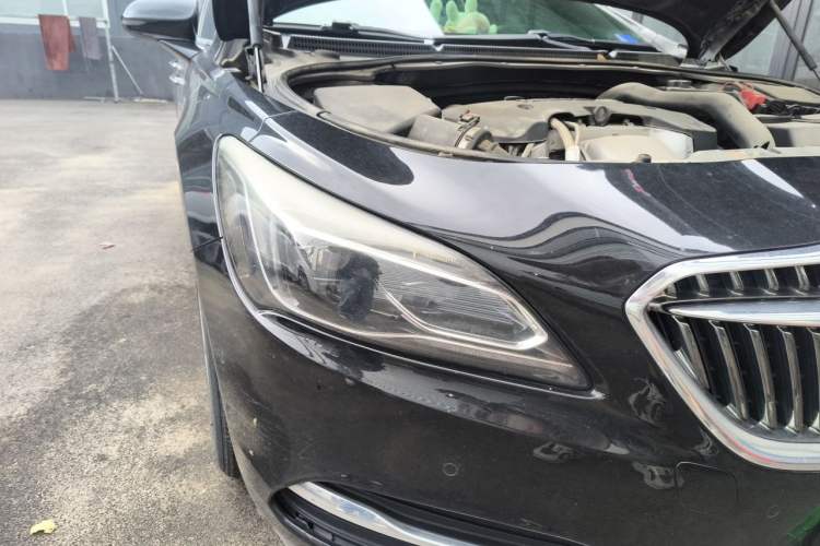 Used Buick LaCrosse 2018 28T Luxury Model Right Front Headlight