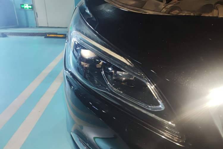Used Buick LaCrosse 2018 28T Luxury Model Right Front Headlight