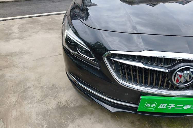 Used Buick LaCrosse 2018 28T Elite Edition Right Front Headlight