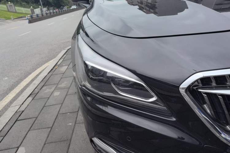 Used Buick LaCrosse 2018 28T Elite Edition Right Front Headlight