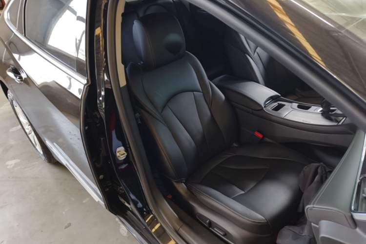 Used Buick LaCrosse 2018 20T Elite Edition Right Front Seat