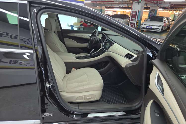 Used Buick LaCrosse 2018 30H Elite Edition Right Front Seat