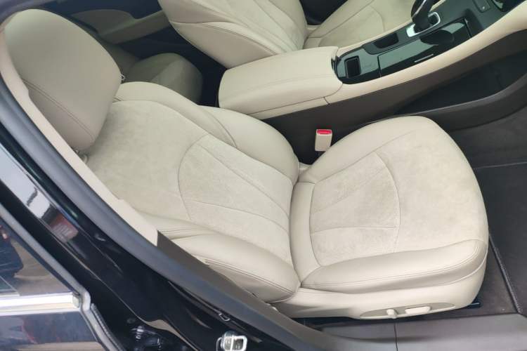 Used Buick LaCrosse 2018 30H Elite Edition Right Front Seat