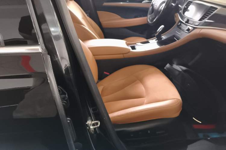 Used Buick LaCrosse 2018 20T Luxury Model Right Front Seat