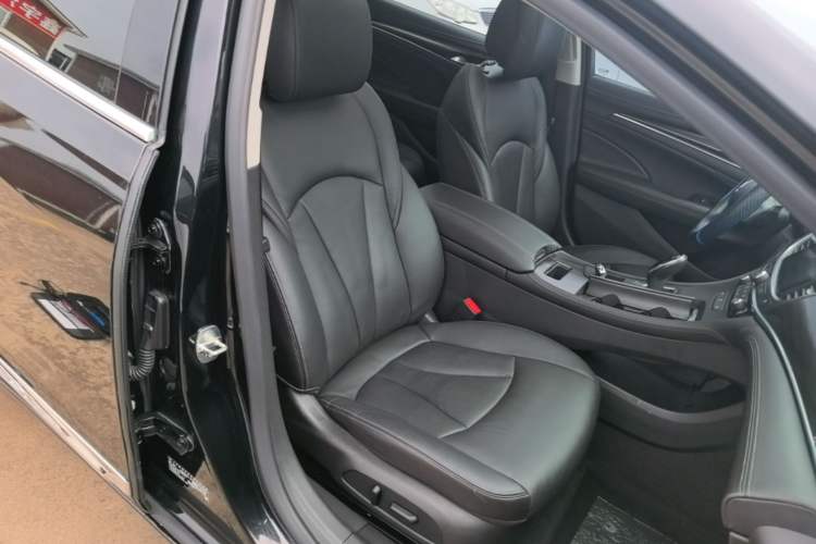 Used Buick LaCrosse 2018 20T Elite Edition Right Front Seat