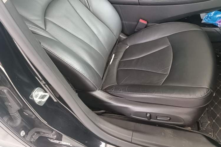 Used Buick LaCrosse 2018 20T Elite Edition Right Front Seat