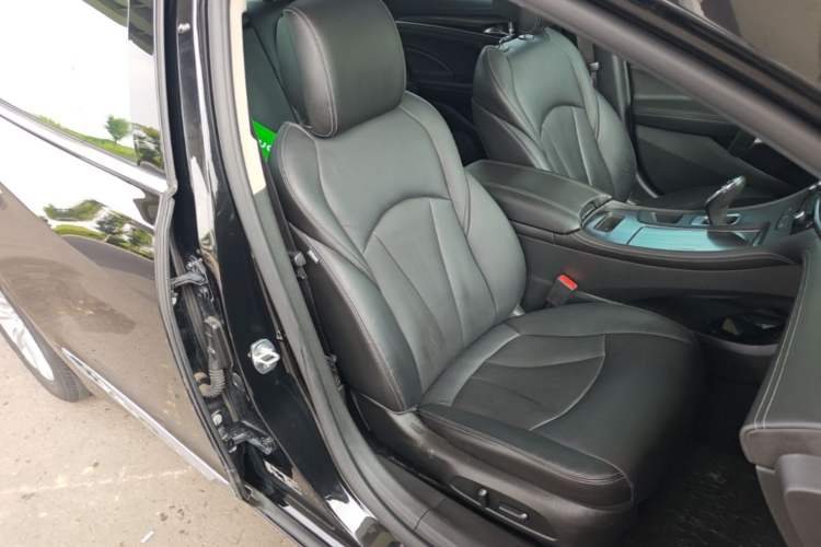 Used Buick LaCrosse 2018 20T Elite Edition Right Front Seat