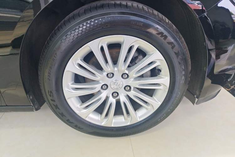 Used Buick LaCrosse 2018 20T Elite Edition Right Front Wheel Hub