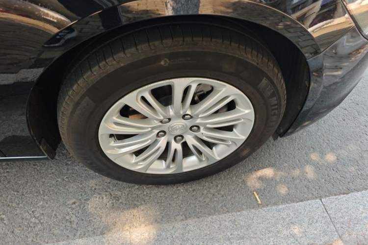 Used Buick LaCrosse 2018 30H Elite Edition Right Front Wheel Hub