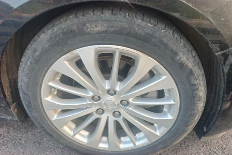 Used Buick LaCrosse 2018 28T Elite Edition Right Front Wheel Hub